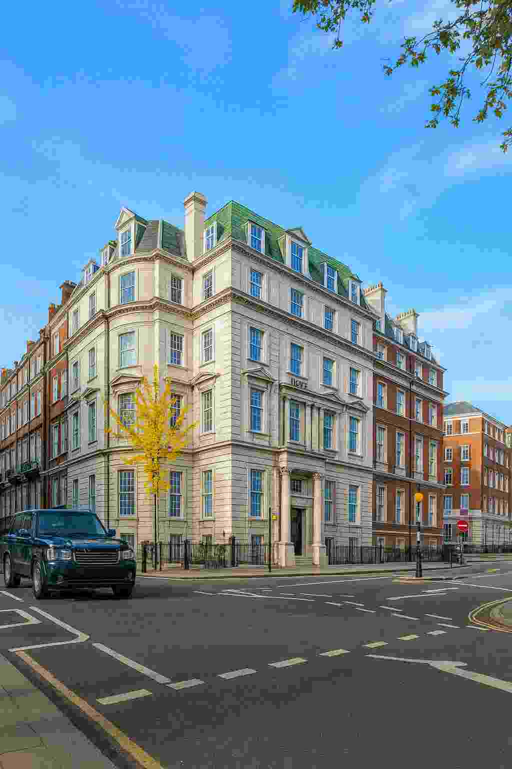 واجهة أحد فنادق لندن فئة 3 نجوم في موقع مركزي بالقرب من المعالم السياحيه